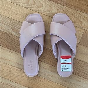 Light mauve sandal. Never worn